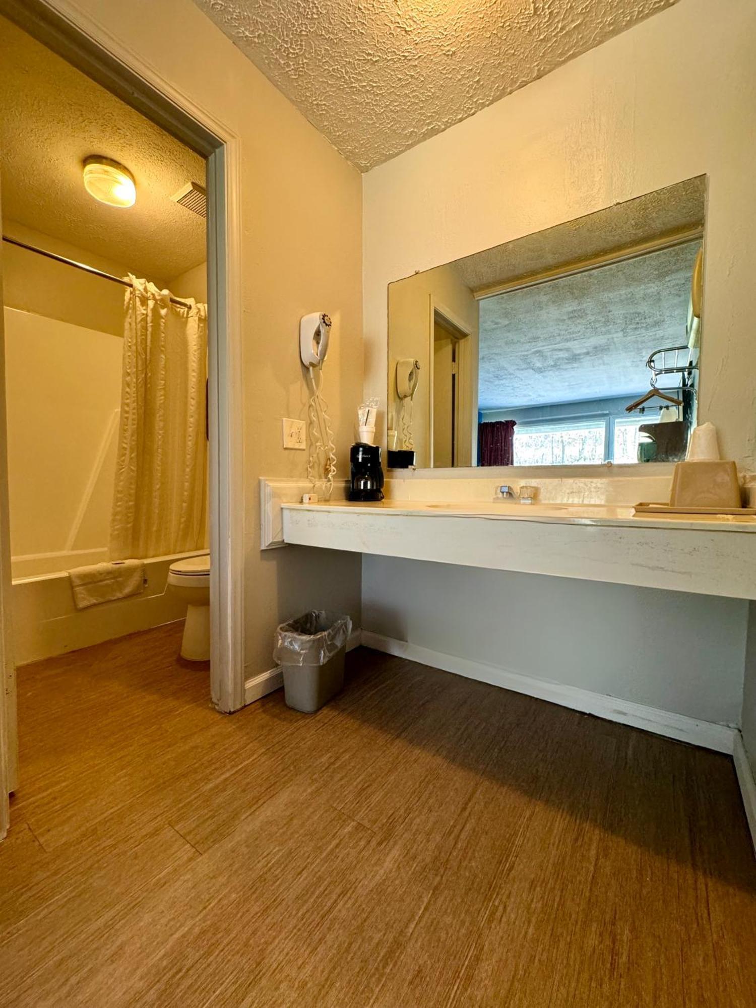 Rodeway Inn Church Hill - Tri Cities Area エクステリア 写真